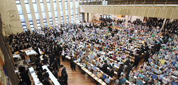30,000 School Children Scream "S'hma" at Misaskim's 23rd International Tehillim Asifa