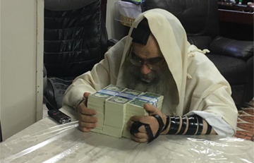 Misaskim's Chanukah Distribution Turns Darkness into Light For 2,100 Yesomim